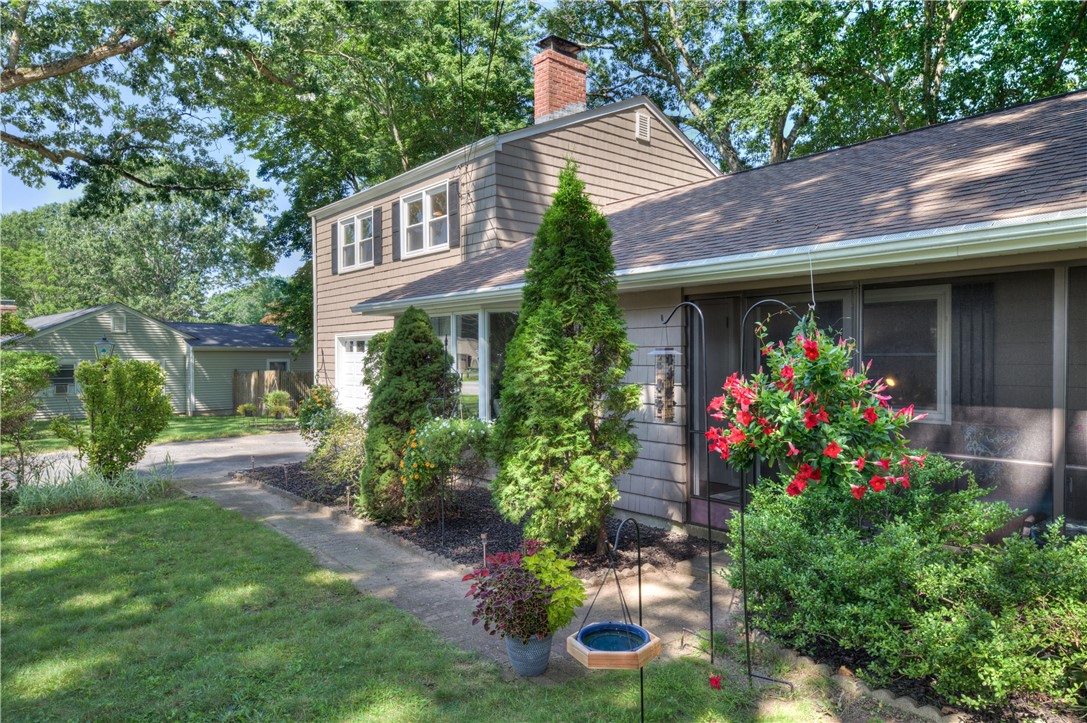 19 Hazelton Road Barrington, RI 02806 - Photo 5 of 32