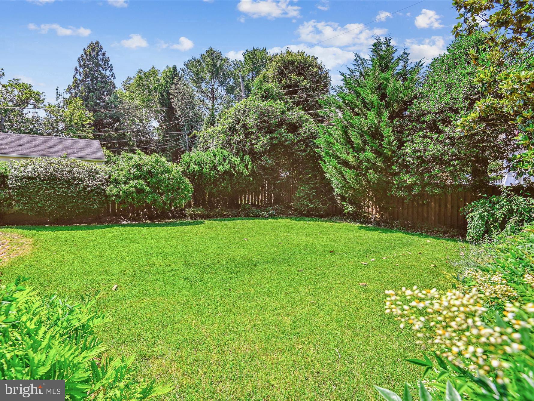1402 Ruxton Road Baltimore, MD 21204 - Photo 17 of 32 An expansive backyard, bathed in all-day sun