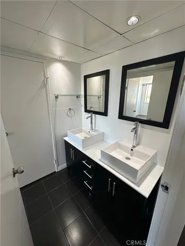 a bathroom with 2 sink and a mirror
