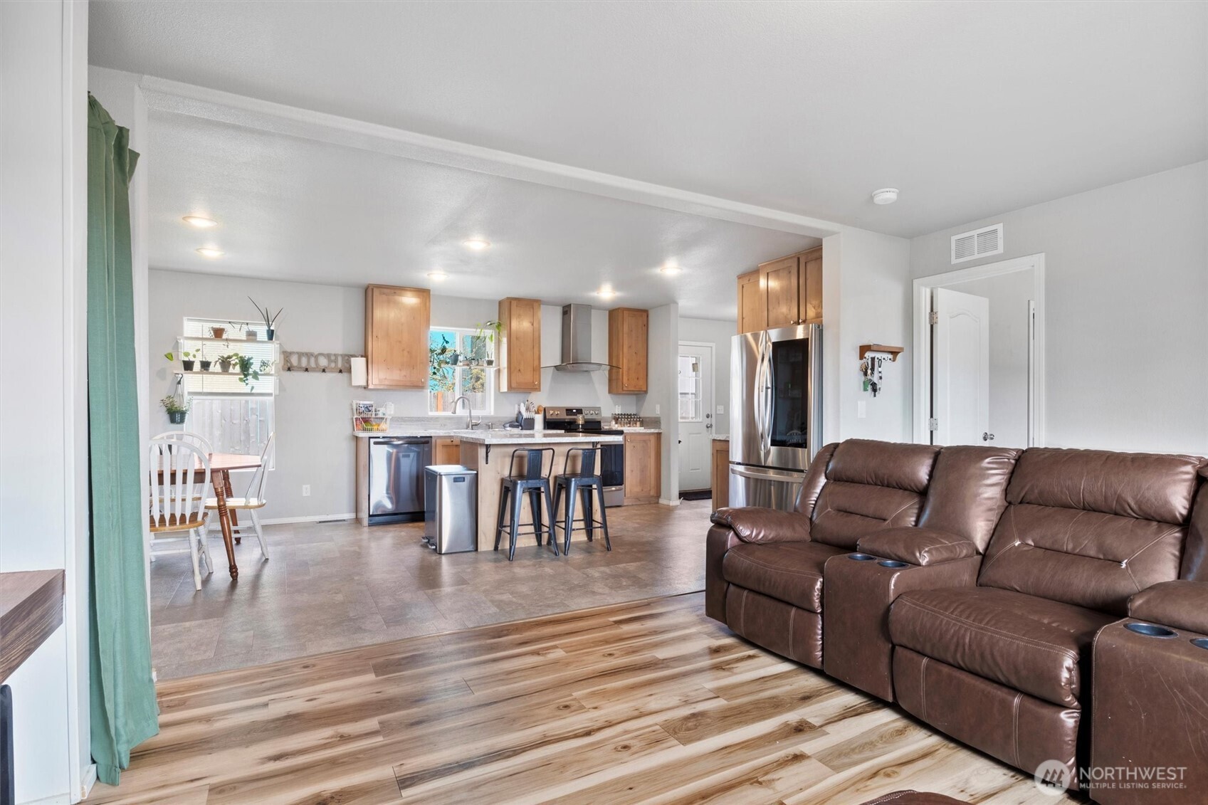 8490 Treevue Road Blaine, WA 98230 - Photo 4 of 21 Gallery Image 4