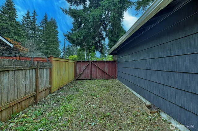 $3,900 | 22705 58th Avenue West, Mountlake Terrace, WA 98043