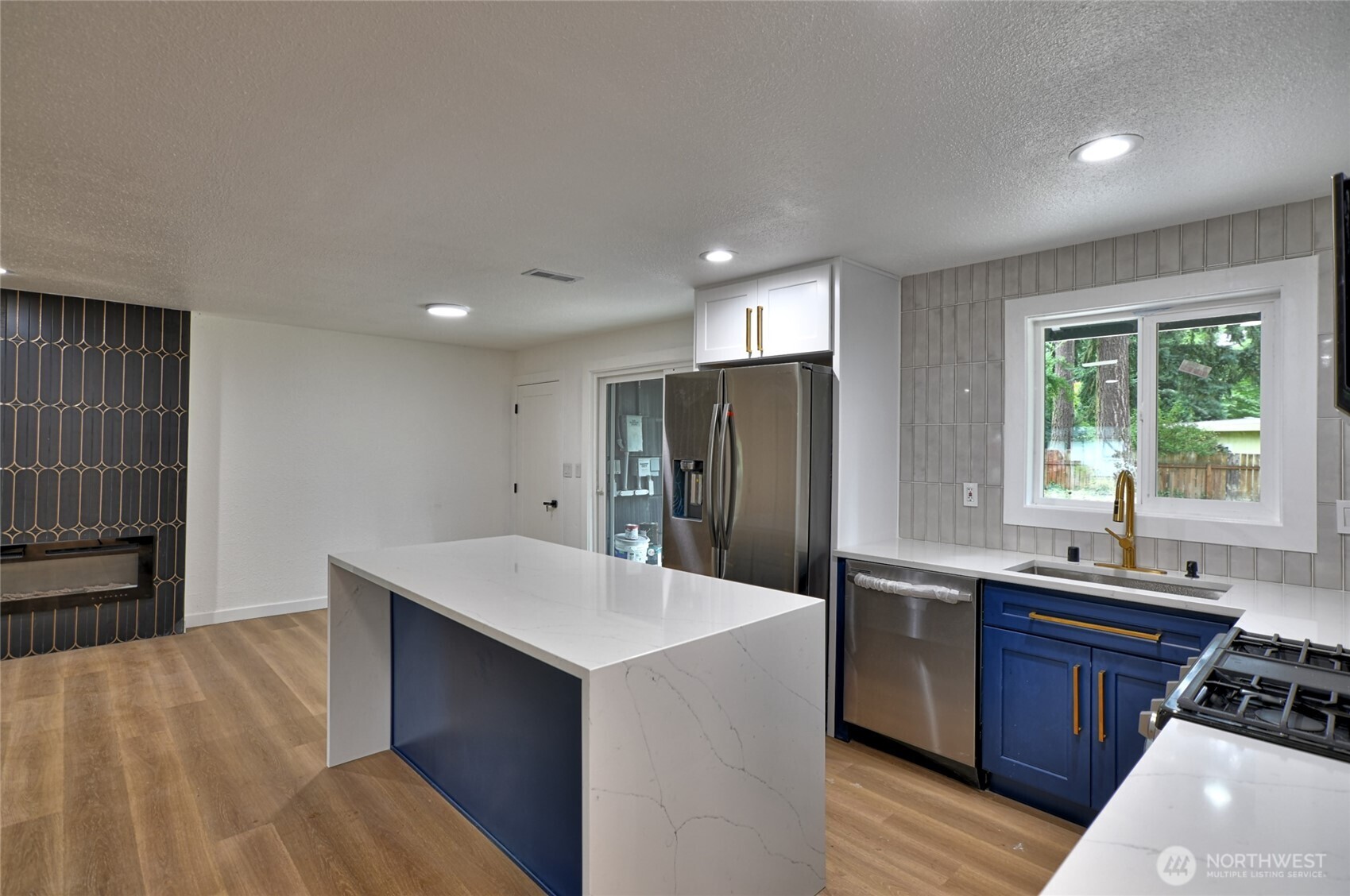 22705 58th Avenue West Mountlake Terrace, WA 98043 - Photo 4 of 24