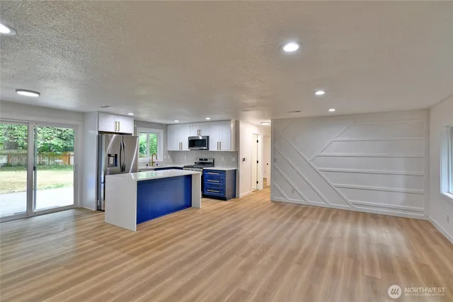 $3,900 | 22705 58th Avenue West, Mountlake Terrace, WA 98043