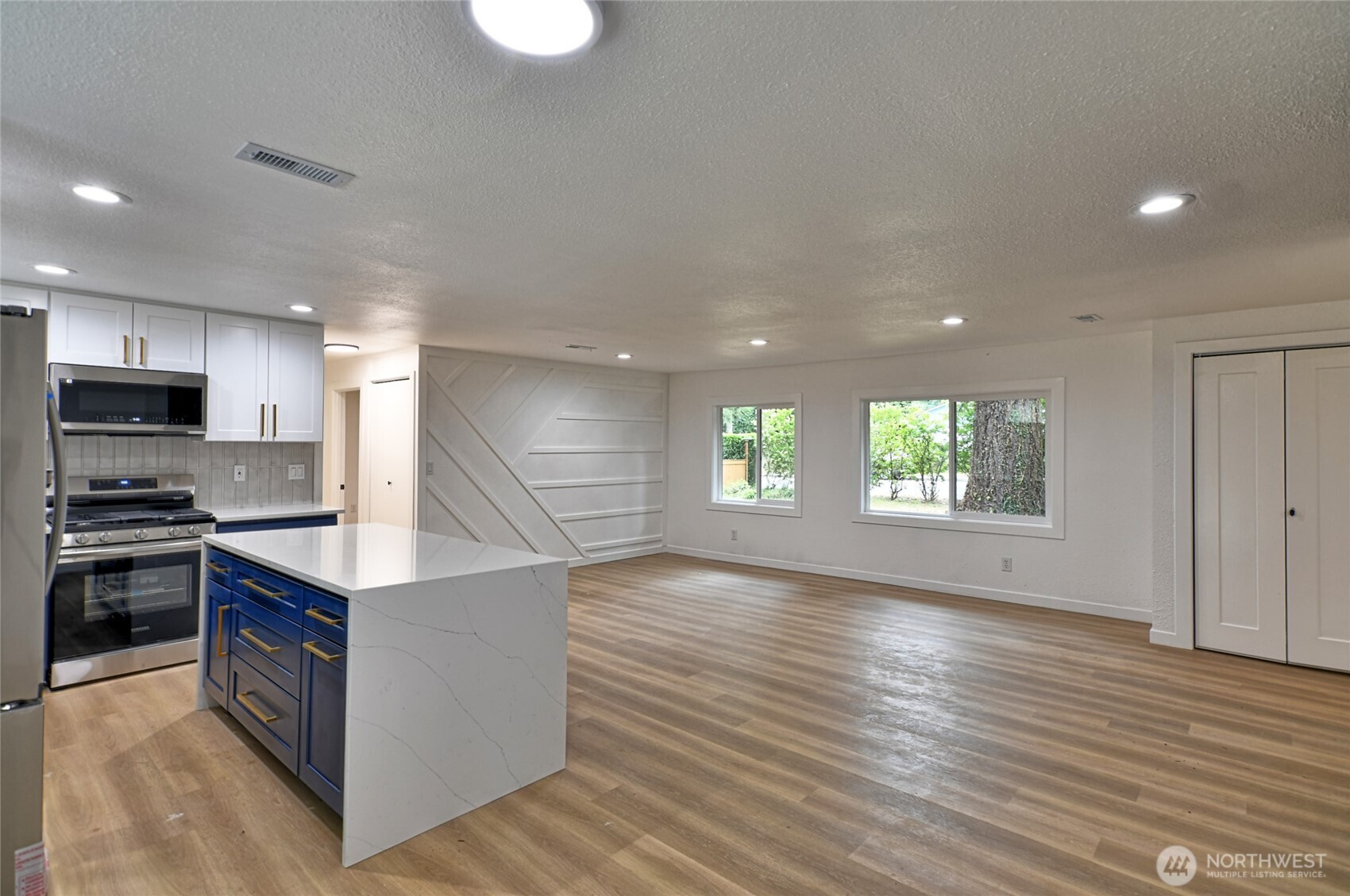 22705 58th Avenue West Mountlake Terrace, WA 98043 - Photo 6 of 24