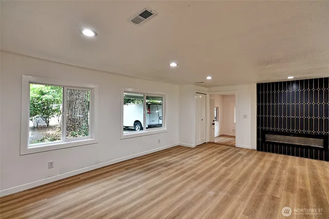 $3,900 | 22705 58th Avenue West, Mountlake Terrace, WA 98043