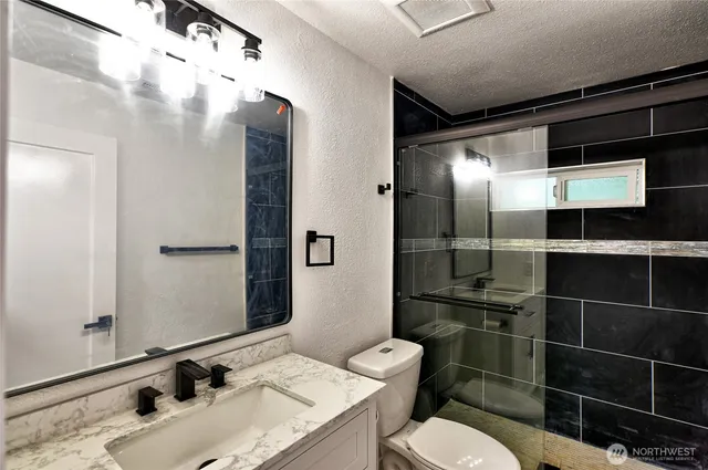 $3,900 | 22705 58th Avenue West, Mountlake Terrace, WA 98043