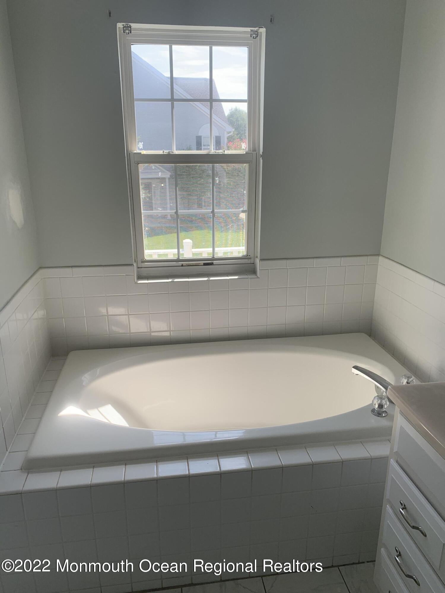 39 Alpine Road, Unit 166 Holmdel, NJ 07733 - Photo 4 of 10 4404CADD-13F1-43E5-AEB4-1D22FE20A9F9