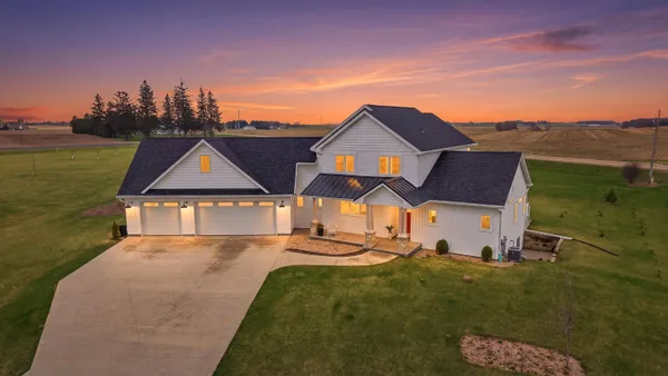 $679,900 | N6329 Tradewinds Circle, Beaver Dam, WI 53916