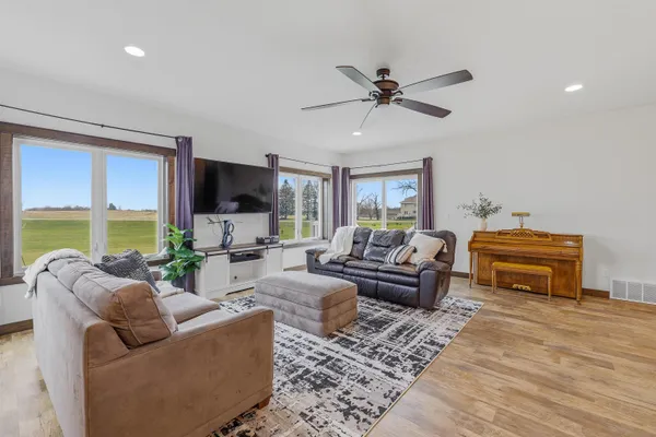 $679,900 | N6329 Tradewinds Circle, Beaver Dam, WI 53916