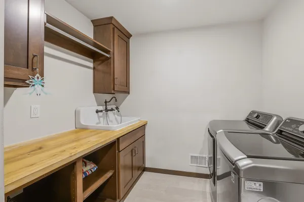 $679,900 | N6329 Tradewinds Circle, Beaver Dam, WI 53916