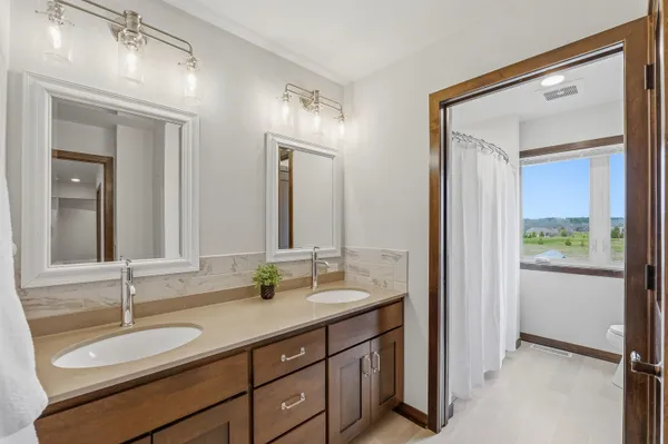 $679,900 | N6329 Tradewinds Circle, Beaver Dam, WI 53916