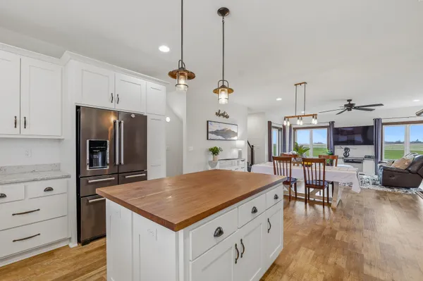 $679,900 | N6329 Tradewinds Circle, Beaver Dam, WI 53916