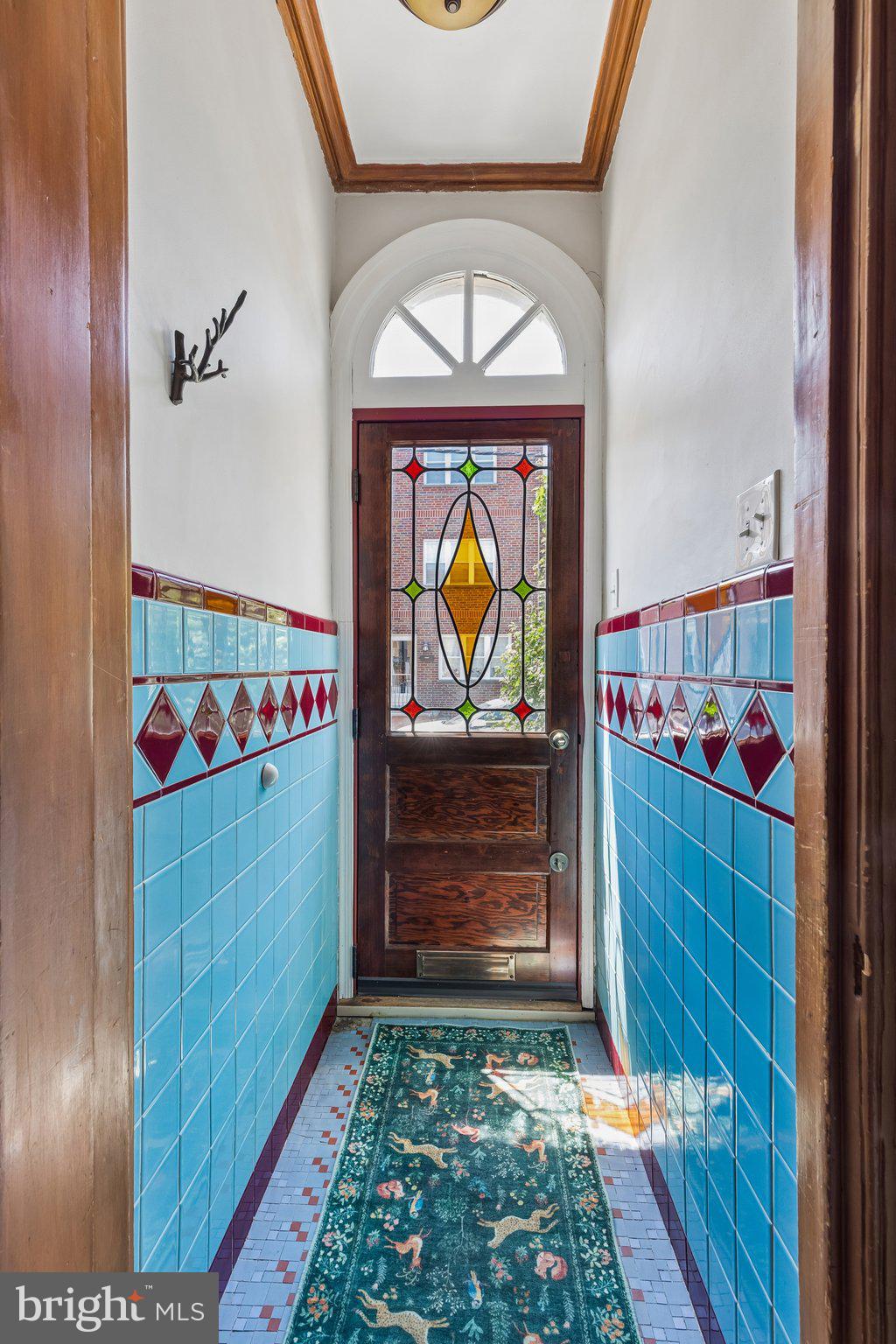 1109 Morris Street Philadelphia, PA 19148 - Photo 3 of 32 Vestibule