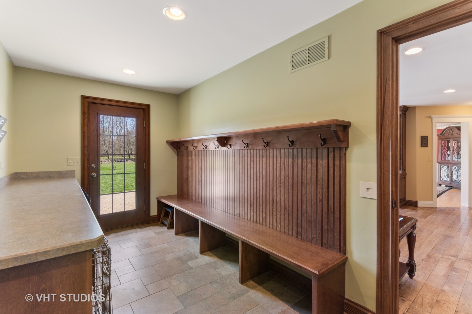 53 Aintree Road St. Charles, IL 60174 - Photo 12 of 44