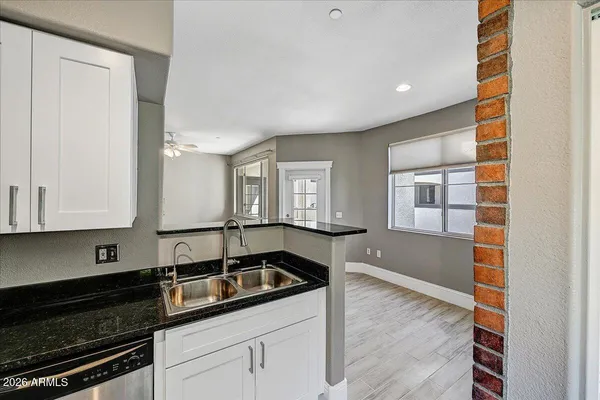 $300,000 | 3302 North 7th Street, Unit 353, Phoenix, AZ 85014