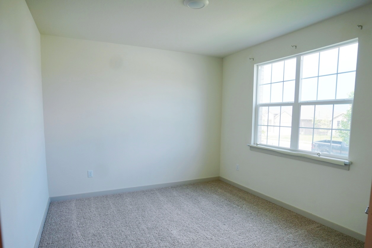 10601 Gonzales Ranger Pass Austin, TX 78754 - Photo 10 of 17 an empty room with a window