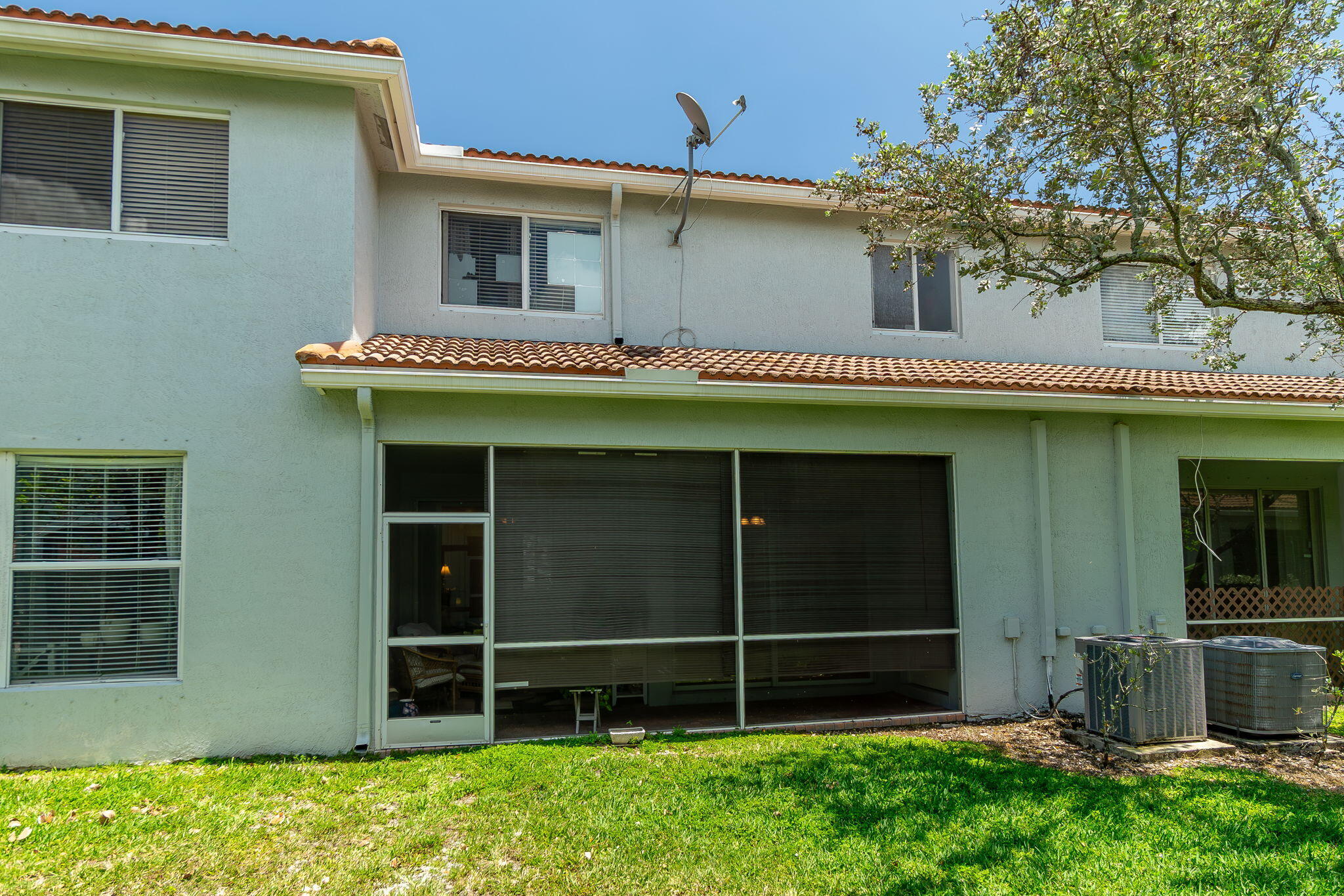 2070 Oakhurst Way Riviera Beach, FL 33404 - Photo 32 of 32 32