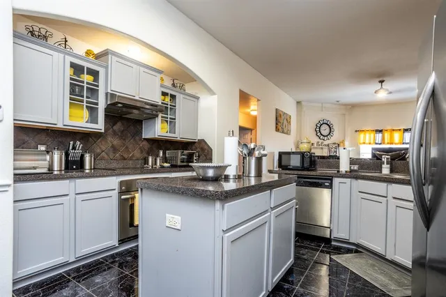 $320,000 | 928 Trinity Drive, Lancaster, TX 75146