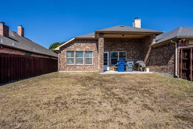 $320,000 | 928 Trinity Drive, Lancaster, TX 75146