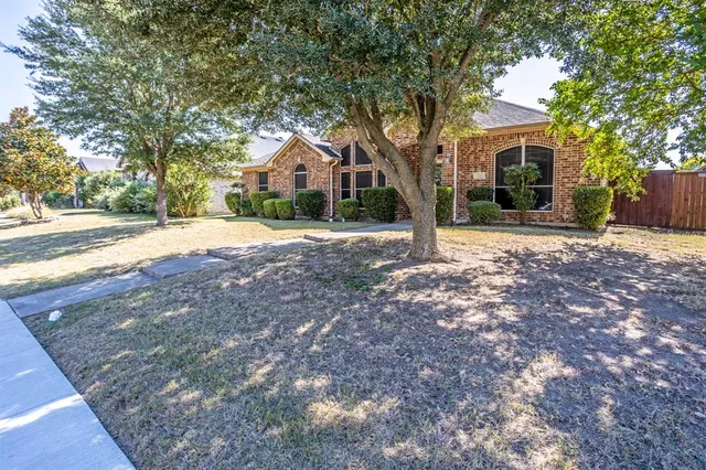 $320,000 | 928 Trinity Drive, Lancaster, TX 75146