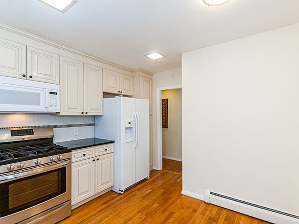 98 Risley Road Brookline, MA 02467 - Photo 11 of 28 Gallery Image 11