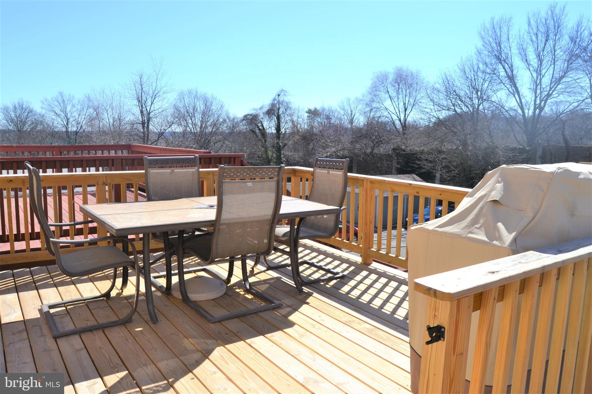 1067 Downton Road Baltimore, MD 21227 - Photo 12 of 47 New deck