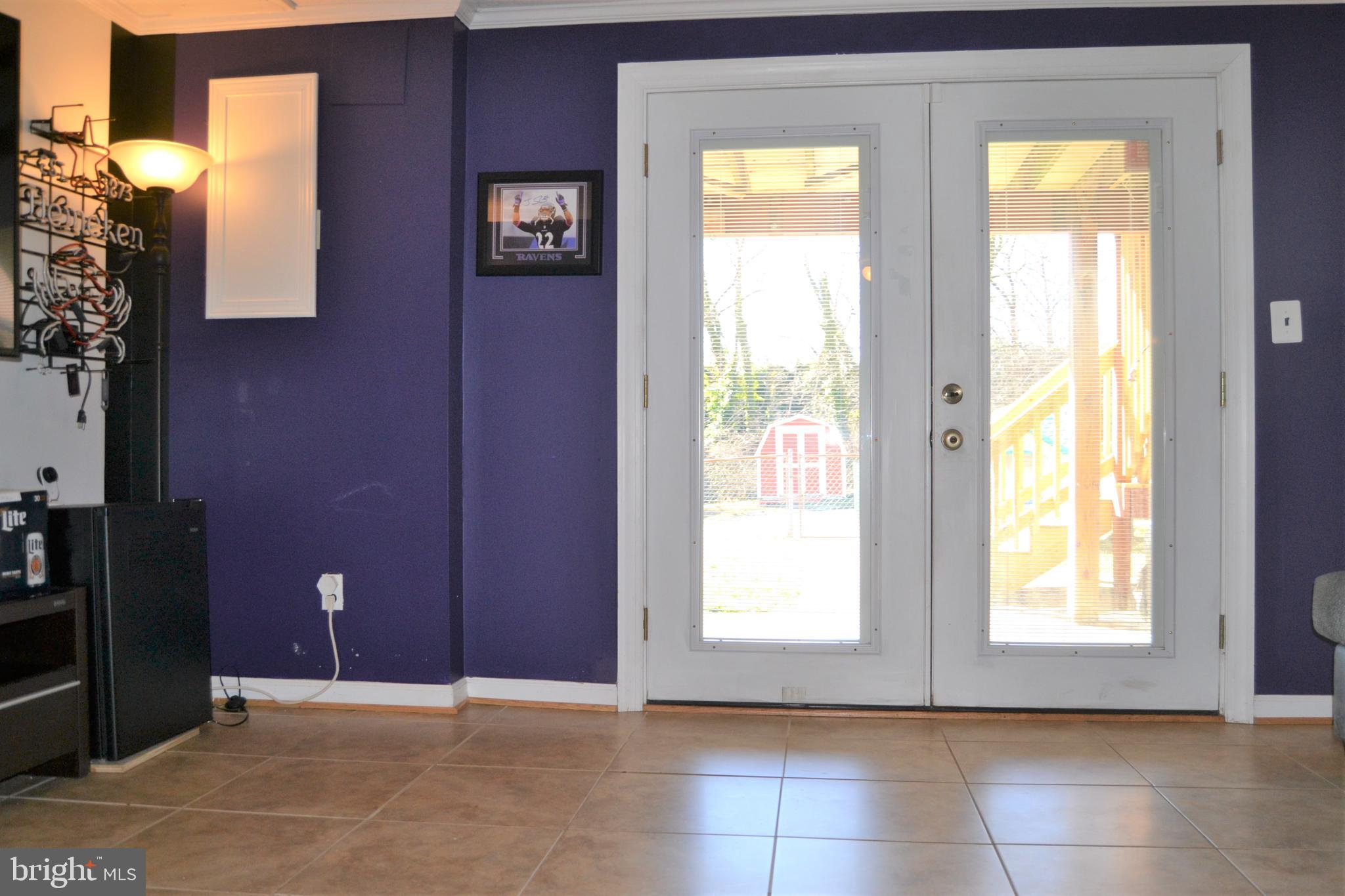 1067 Downton Road Baltimore, MD 21227 - Photo 25 of 47 Great natural light