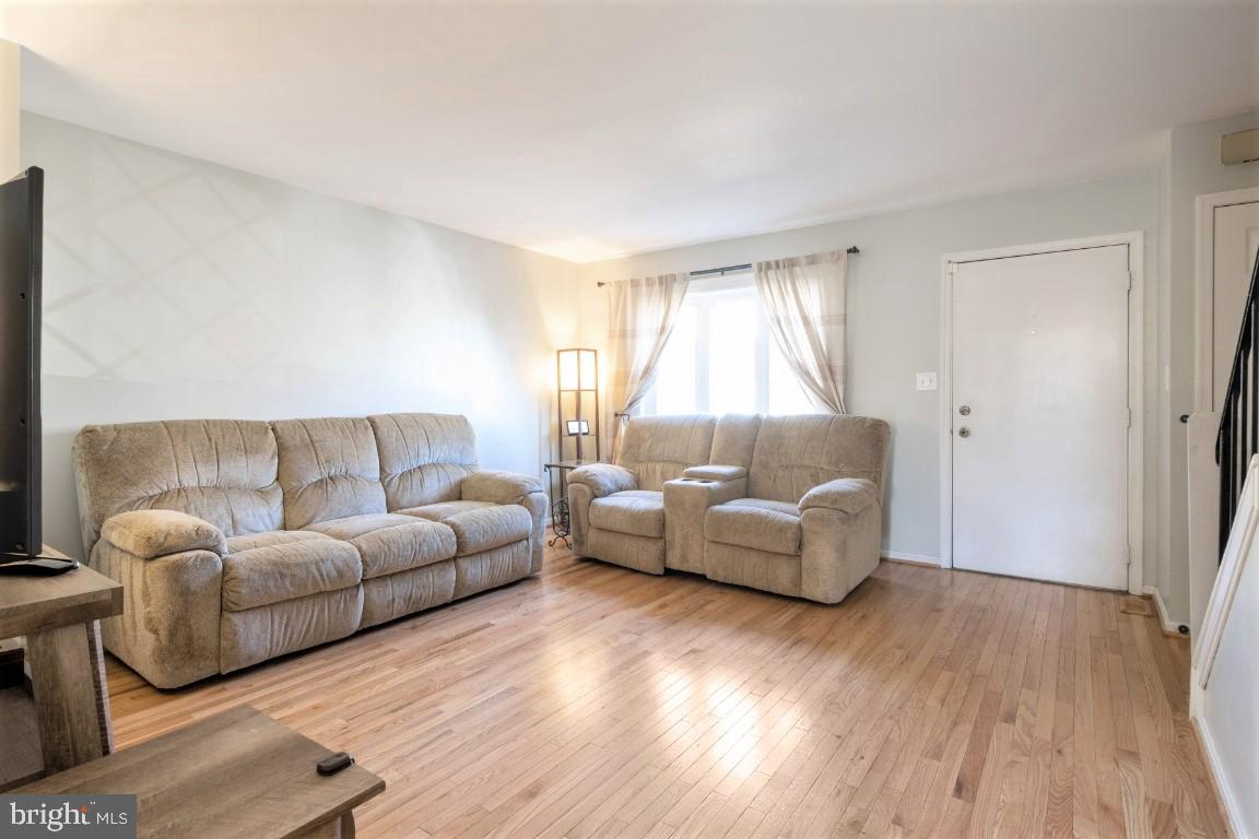 1067 Downton Road Baltimore, MD 21227 - Photo 5 of 47