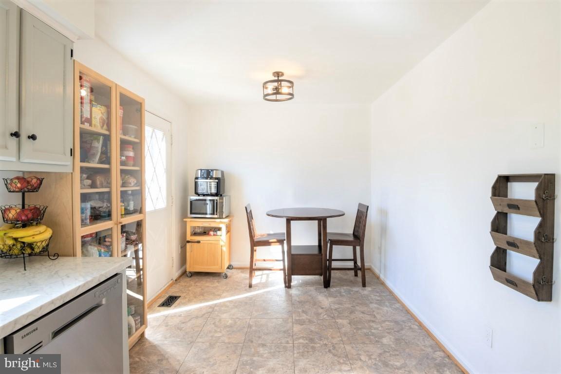 1067 Downton Road Baltimore, MD 21227 - Photo 10 of 47 Eat in kitchen!