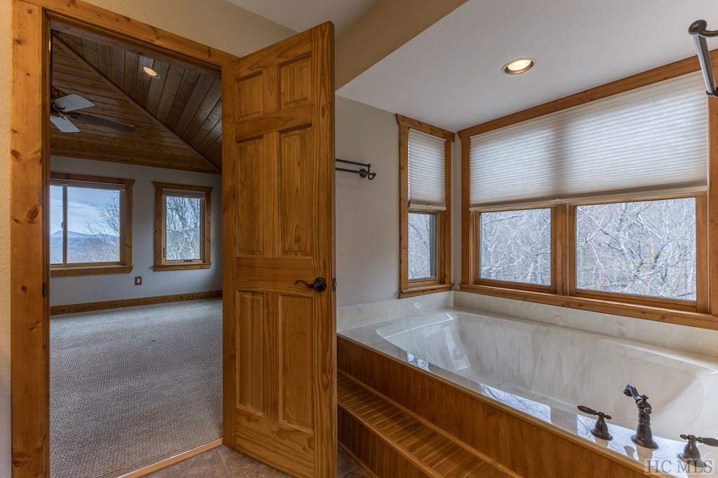 142 Eagle Ridge Road, Unit 2306 Sapphire, NC 28774 - Photo 17 of 42 Gallery Image 17