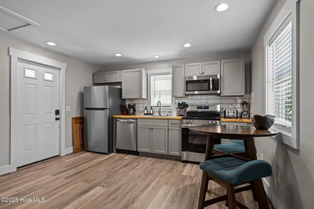 $1,400 | 501 Bridges Street, Unit C, Morehead City, NC 28557