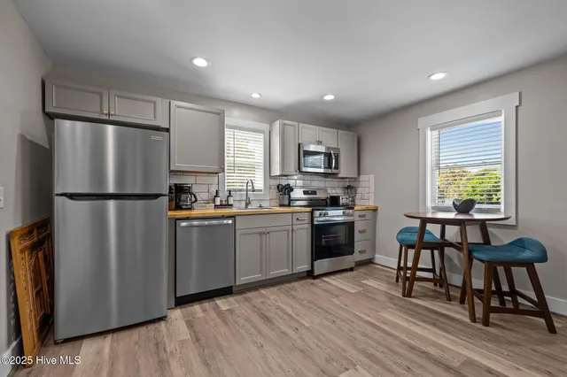 $1,400 | 501 Bridges Street, Unit C, Morehead City, NC 28557