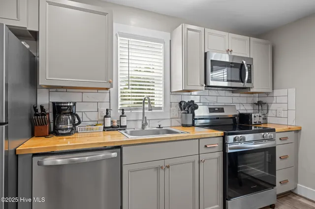 $1,400 | 501 Bridges Street, Unit C, Morehead City, NC 28557