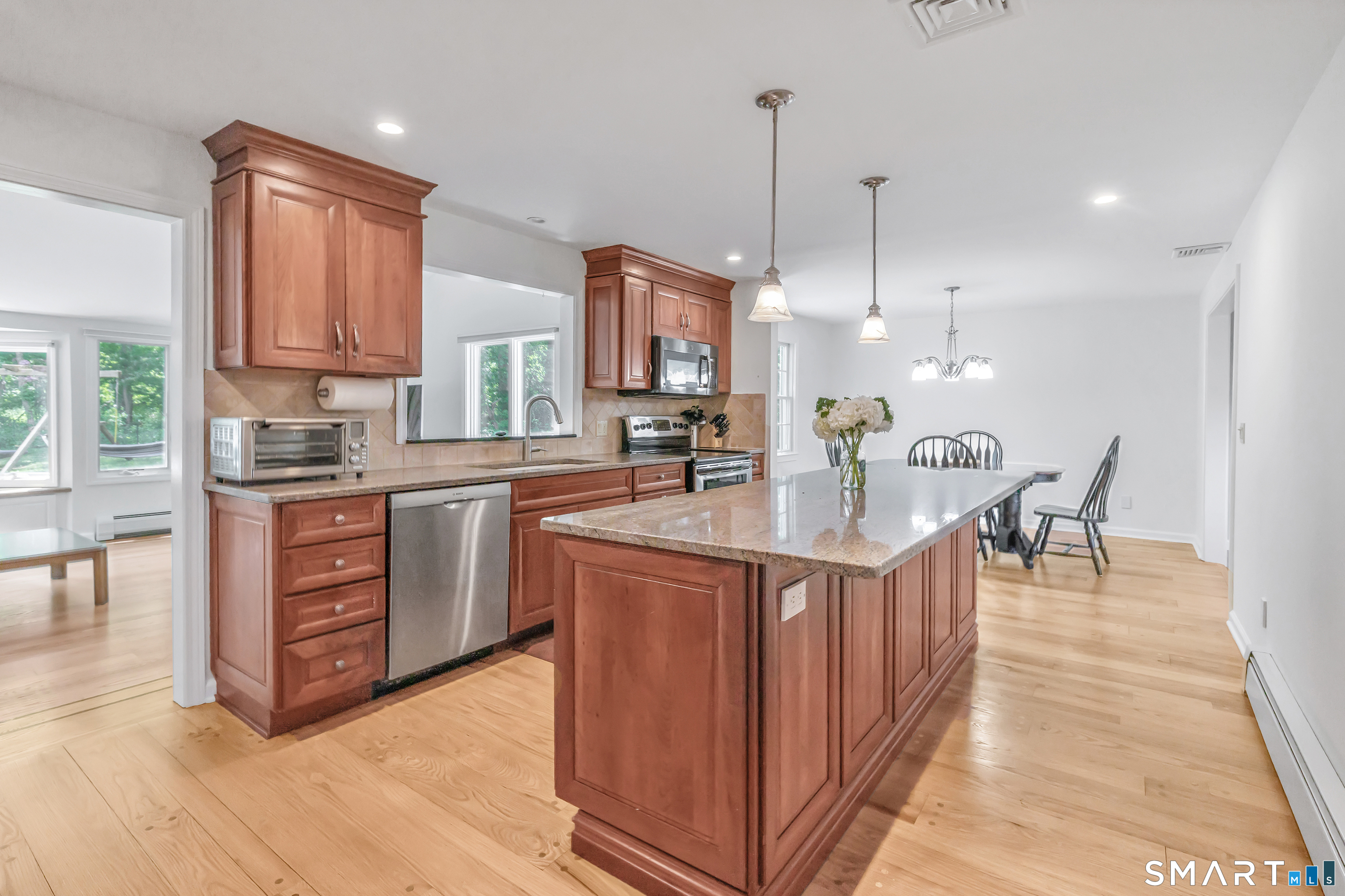 76 Greenbrier Road Trumbull, CT 06611 - Photo 14 of 38