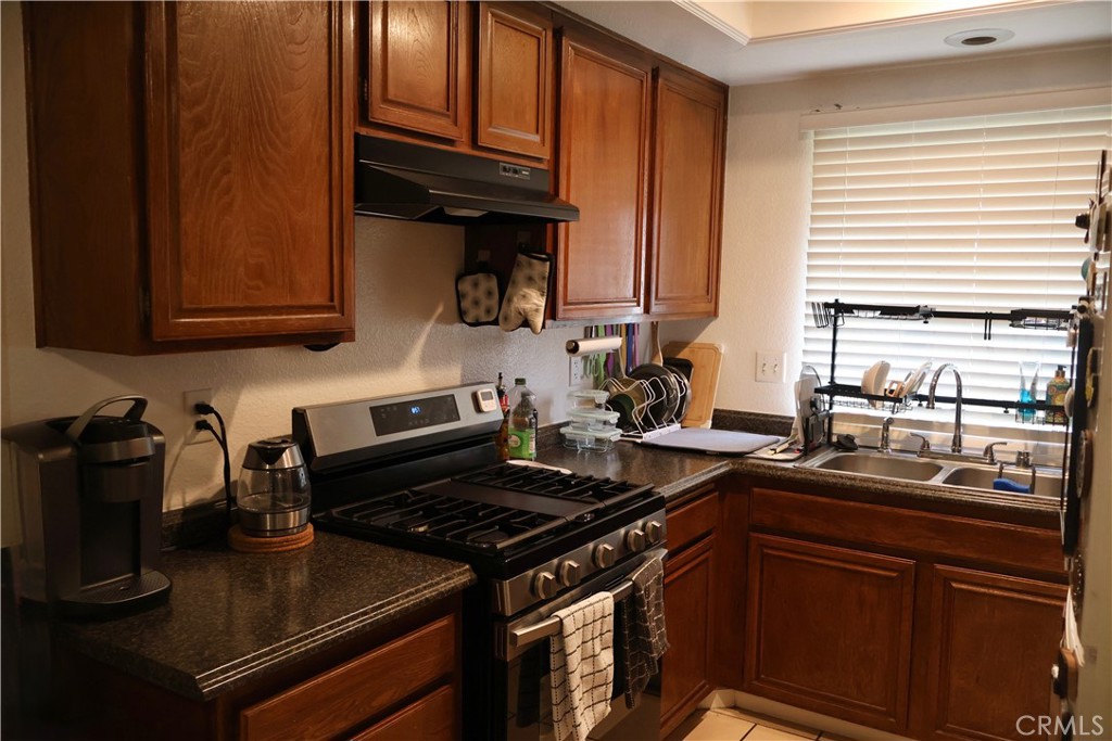 25929 Baylor Way Hemet, CA 92544 - Photo 2 of 21 a kitchen with a sink and cabinets