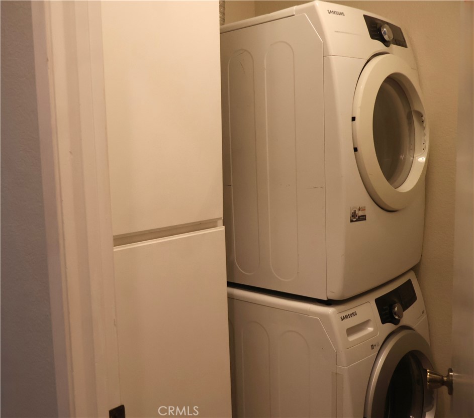 25929 Baylor Way Hemet, CA 92544 - Photo 7 of 21 a utility room with dryer and washer