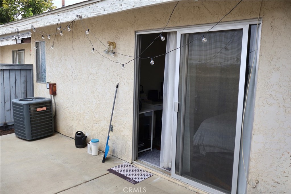 25929 Baylor Way Hemet, CA 92544 - Photo 10 of 21 a bathroom with a shower