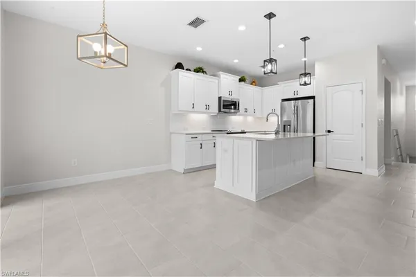 $3,200 | 6947 Avalon Circle, Unit 1907, Naples, FL 34112