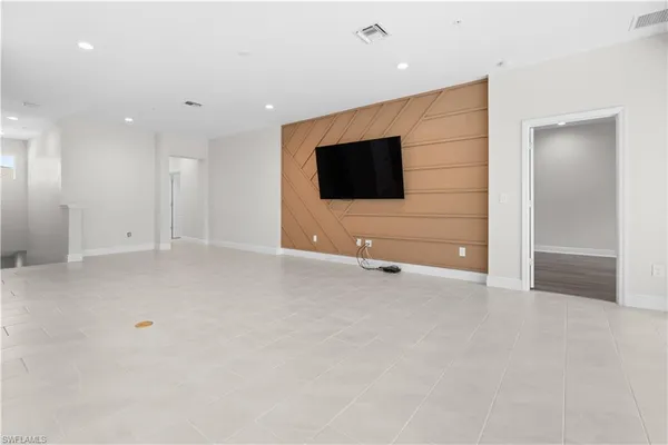 $3,200 | 6947 Avalon Circle, Unit 1907, Naples, FL 34112