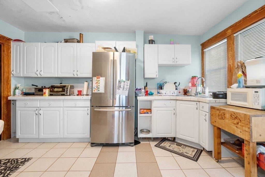 211 June Street, Unit 2 Worcester, MA 01602 - Photo 8 of 34