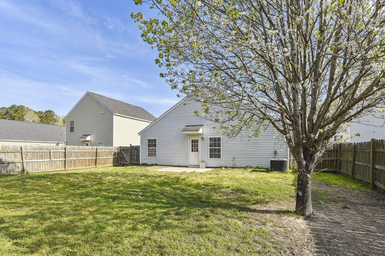 129 Tyron Road Summerville, SC 29483 - Photo 16 of 17 exterior-back_yard-dsc7778