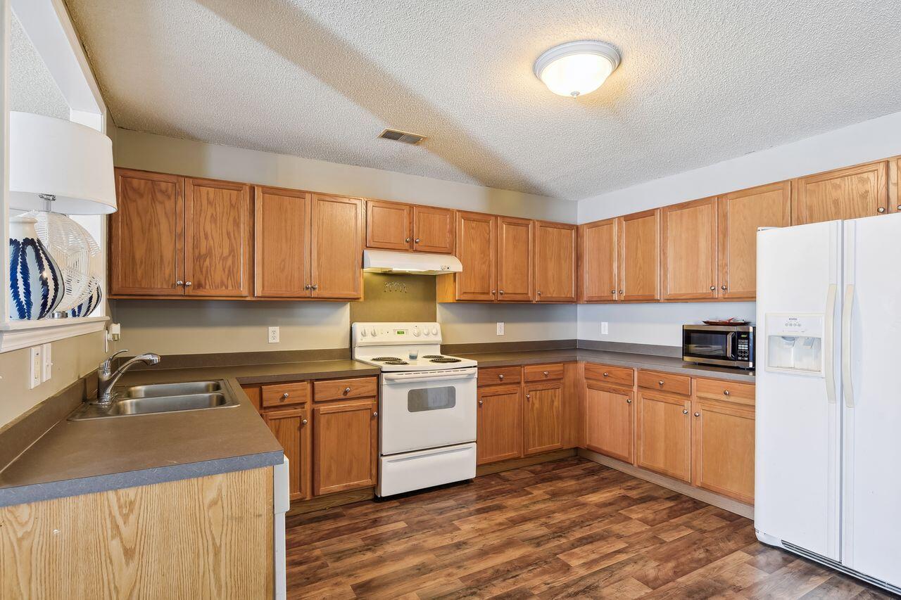129 Tyron Road Summerville, SC 29483 - Photo 5 of 17 interior-kitchen-dsc7646