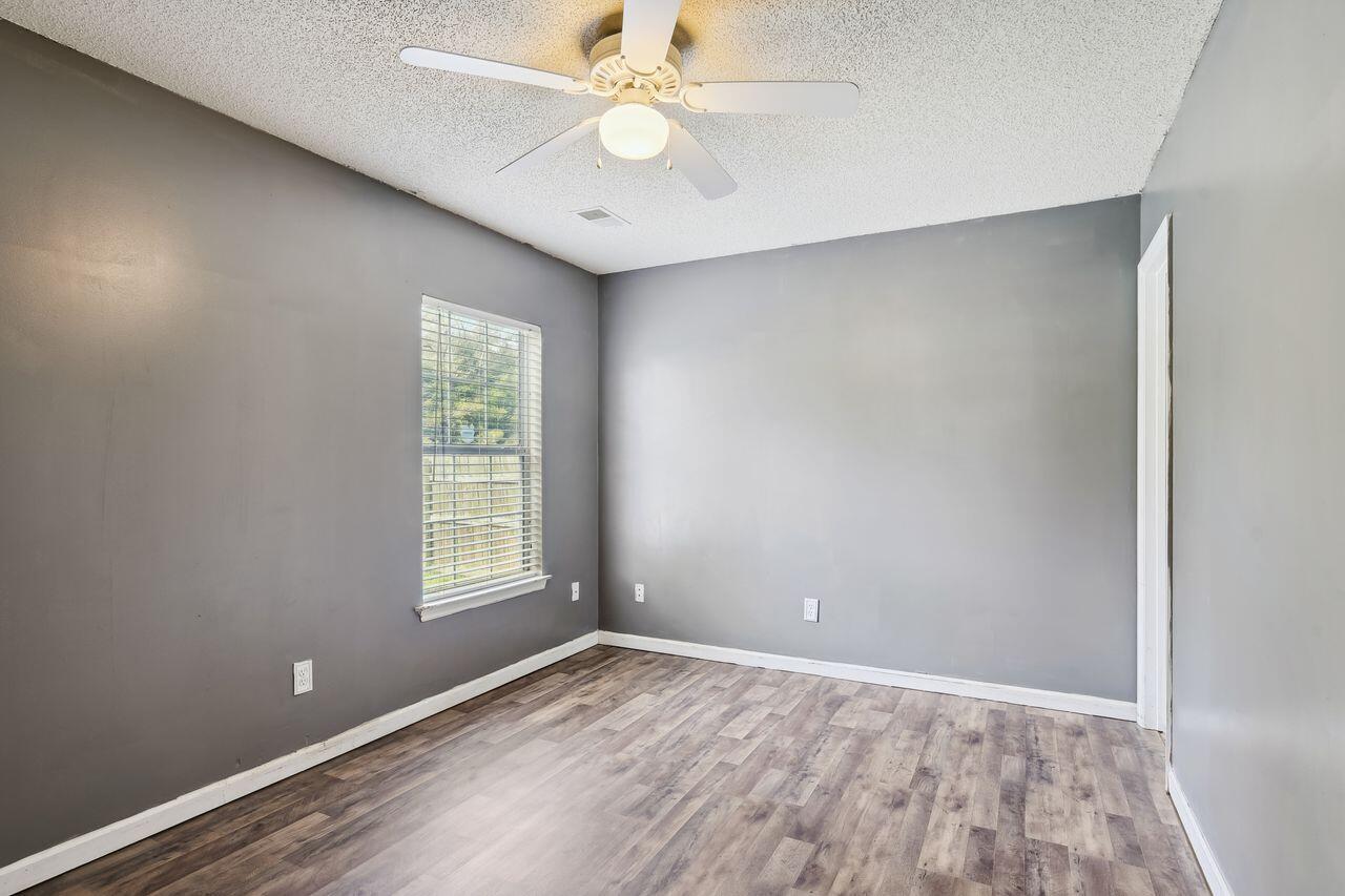 129 Tyron Road Summerville, SC 29483 - Photo 9 of 17 interior-bedroom-dsc7716