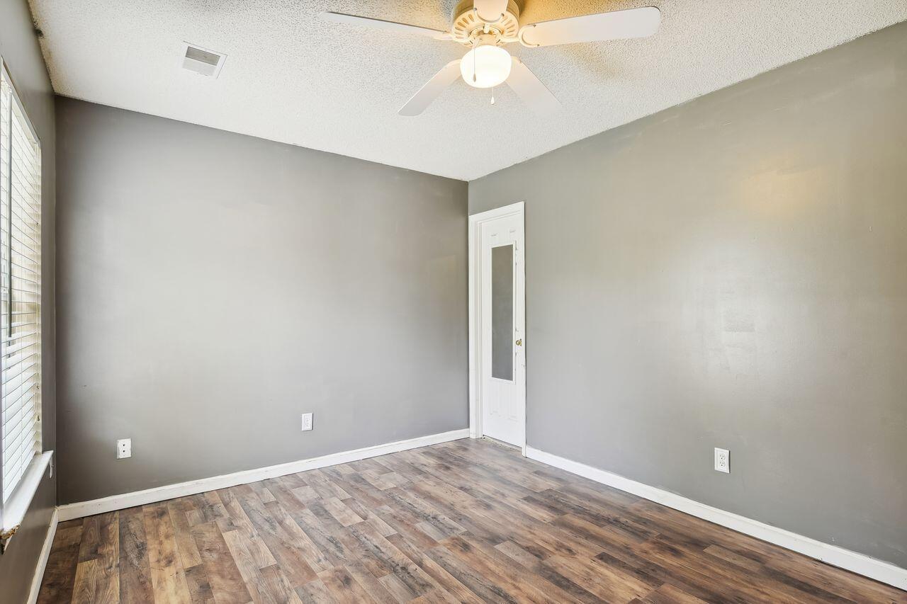 129 Tyron Road Summerville, SC 29483 - Photo 10 of 17 interior-bedroom-dsc7721