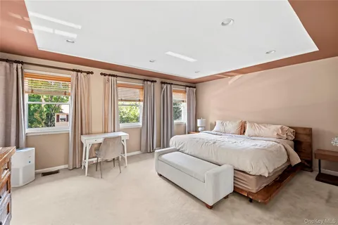 $1,088,000 | 26 Jennings Lane, Woodbury, NY 11797
