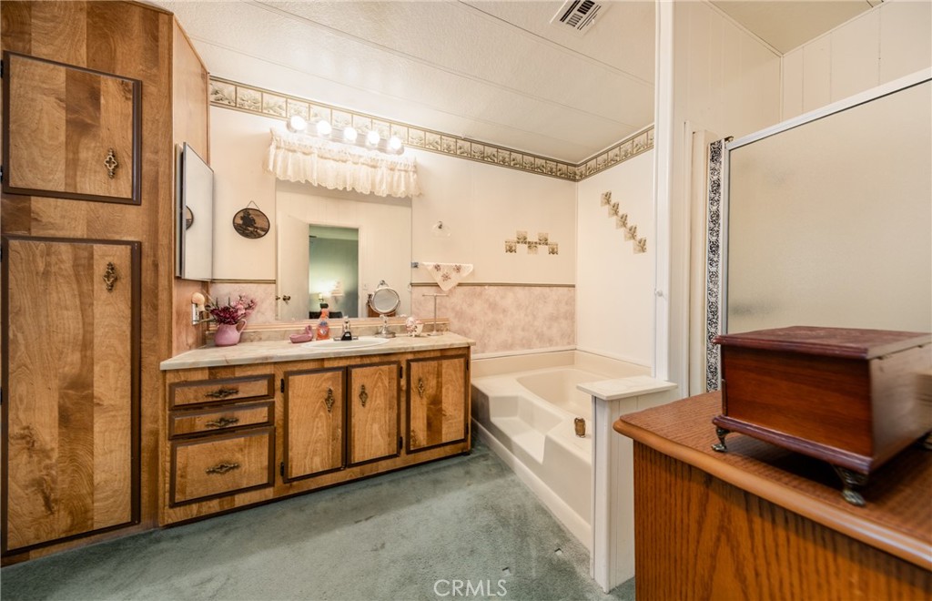9401 Sharondale Road Calimesa, CA 92320 - Photo 20 of 23 a bathroom with a tub sink and mirror