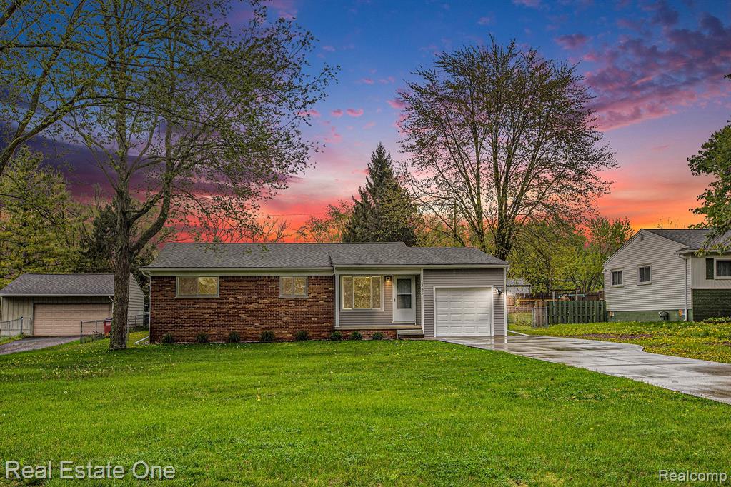 1835 Lochaven Road West Bloomfield, MI 48324 - Photo 2 of 14