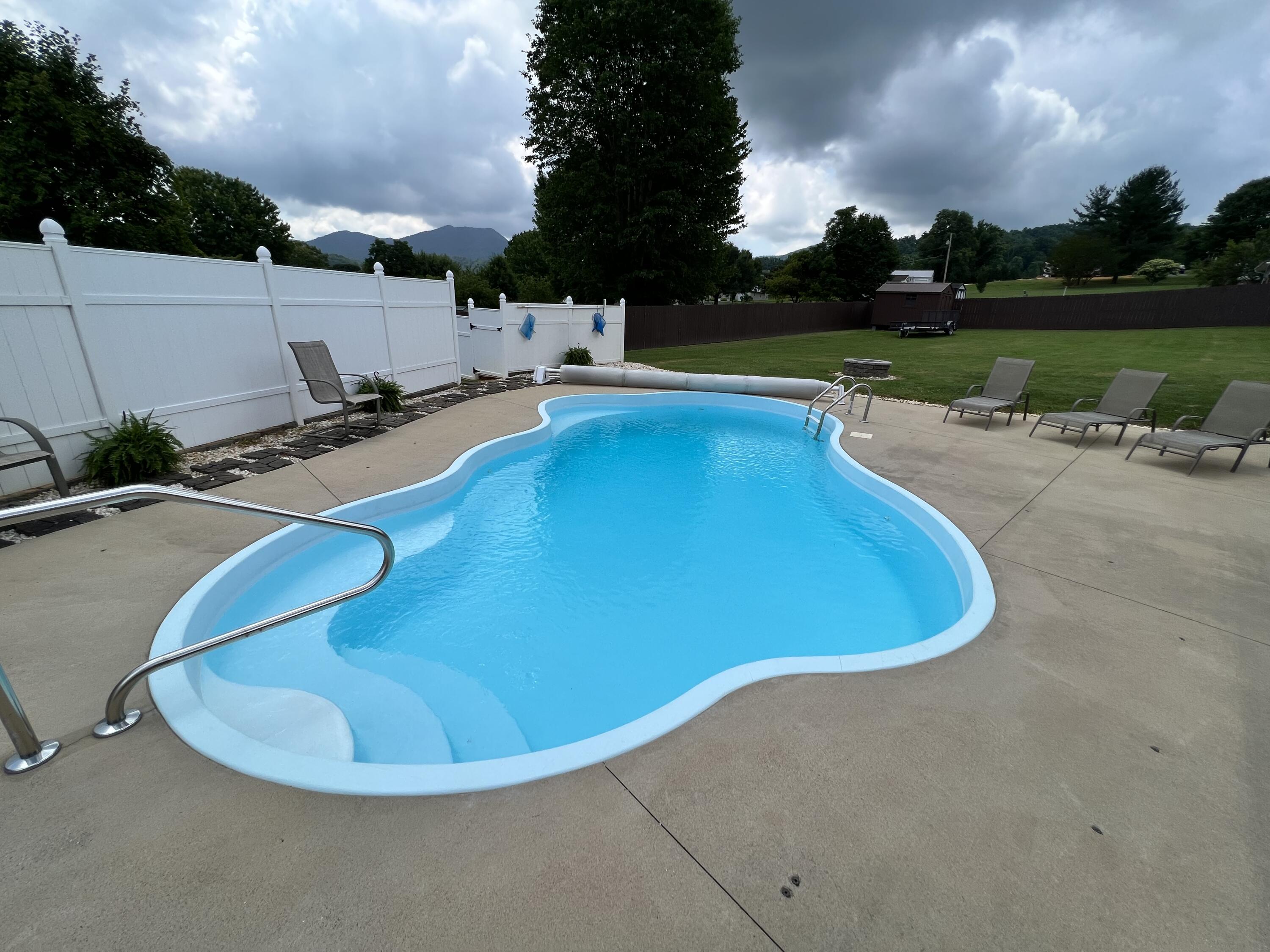 2415 Bob Little Road Elizabethton, TN 37643 - Photo 10 of 45 F75E5399-1609-492C-9340-77707132F39F