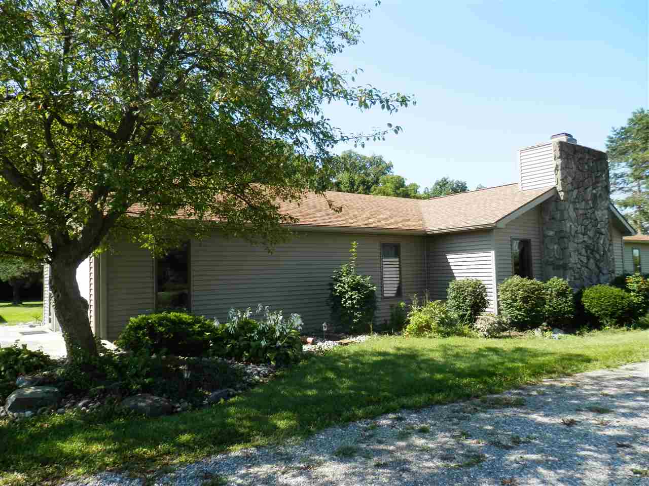 10316 Hoffman Road Fort Wayne, IN 46816 - Photo 2 of 30