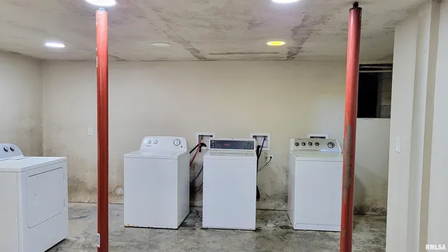 $425,000 | 411 East Hester Street, Carbondale, IL 62901